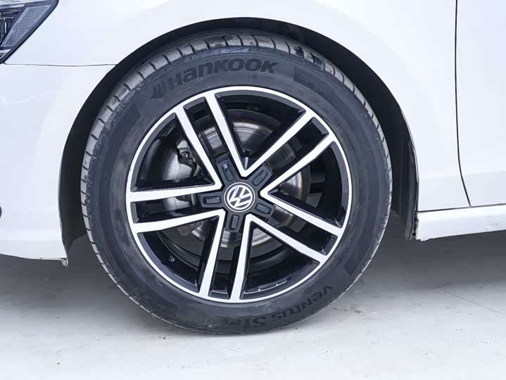 صورة 9 - Volkswagen Lamando L