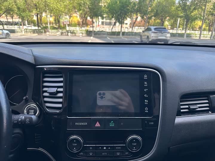 Mitsubishi Outlander 2021 2021款 2.4L 四驱致享版 7座