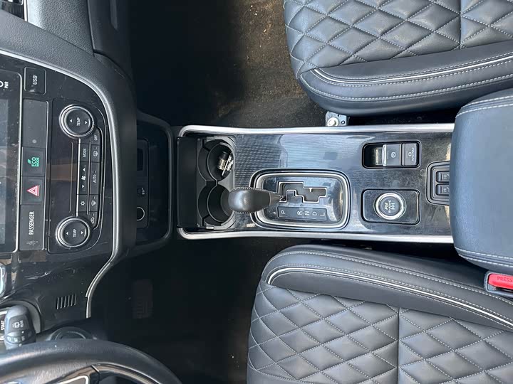 Mitsubishi Outlander 2021 2021款 2.4L 四驱致享版 7座
