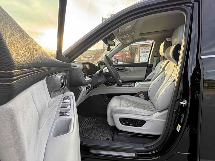 GAC Trumpchi GS8 2022 2022款 领航系列 2.0TGDI 四驱至尊版（六座）