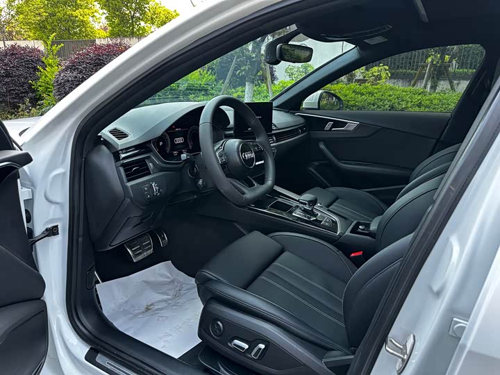 Фото 4 - Audi A4L