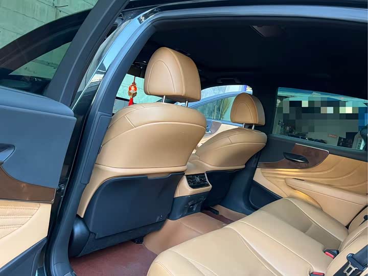2023 Lexus LS