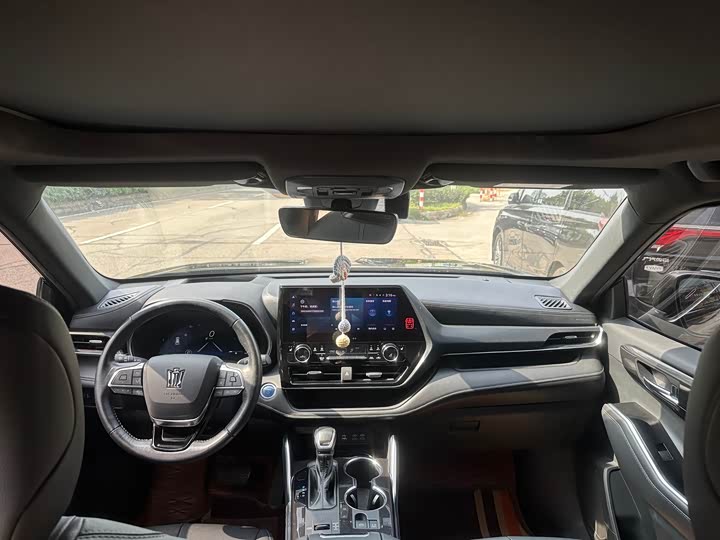 Фото 7 - Toyota Crown Kluger