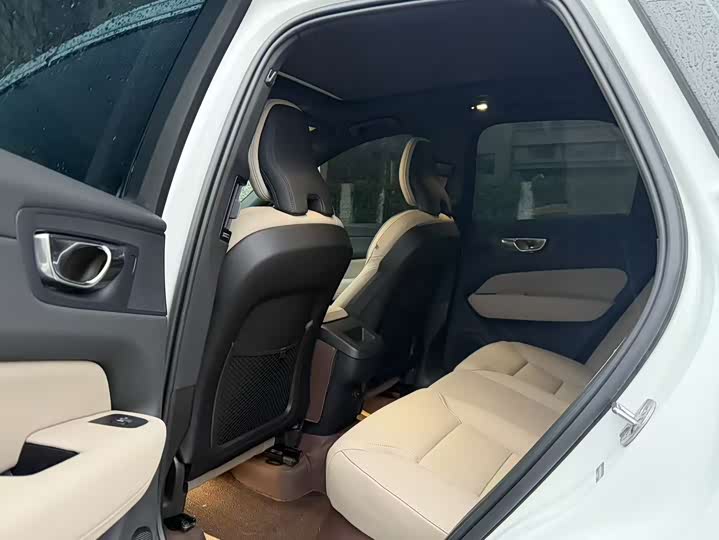 Volvo XC60 2026 2026款 B5 四驱智远豪华版