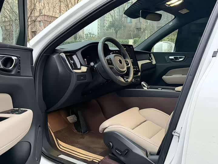 Volvo XC60 2026 2026款 B5 四驱智远豪华版