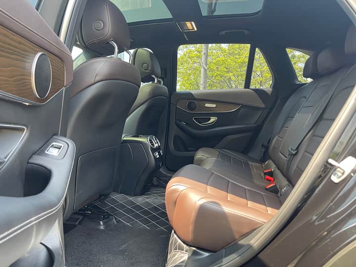 Photo 8 - Mercedes-Benz GLC-Class