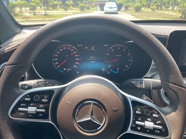 Photo 9 - Mercedes-Benz GLC-Class