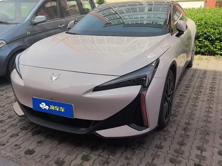 BAIC Arcfox Alpha S5