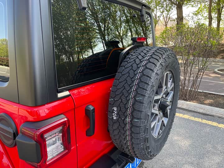 Jeep Wrangler 2024 2024款 2.0T 撒哈拉四门版