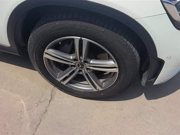 Photo 6 - Mercedes-Benz GLC-Class