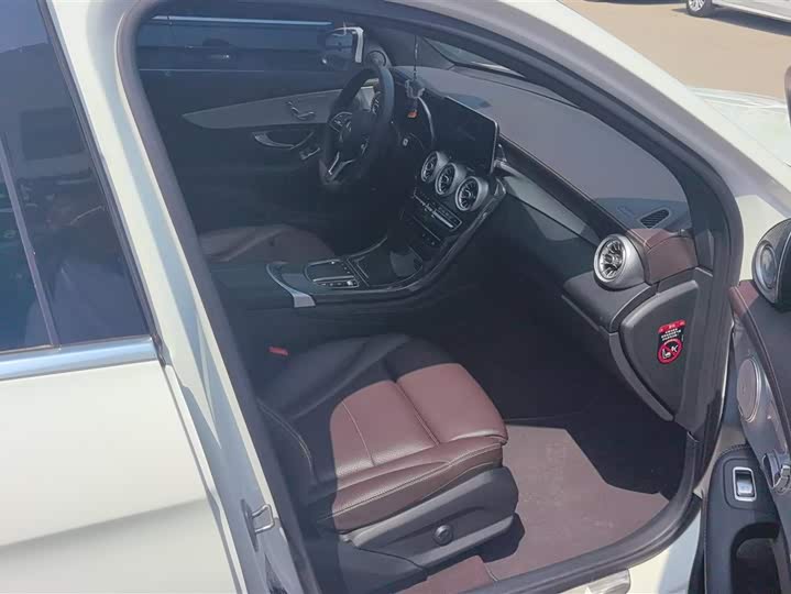 Photo 8 - Mercedes-Benz GLC-Class