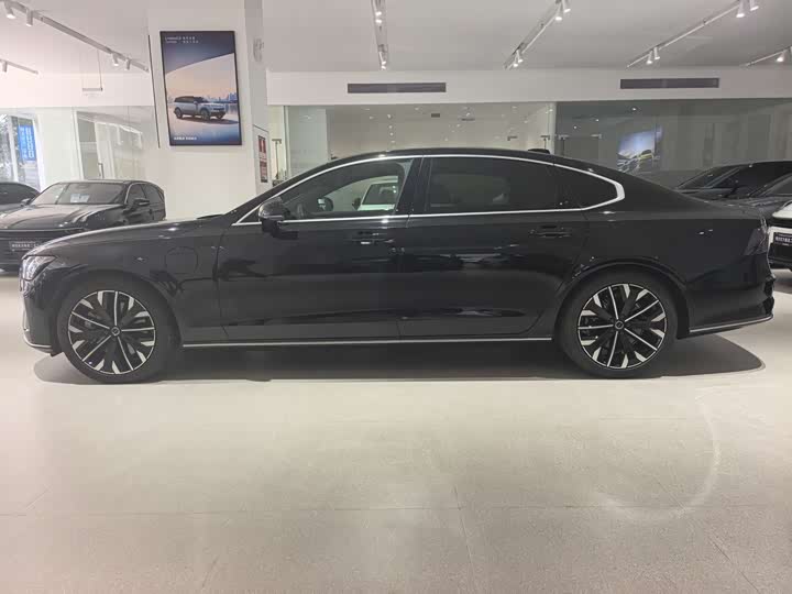 2026 Volvo S90 Hybrid