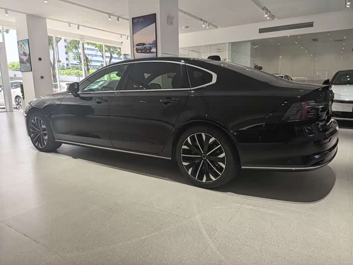 2026 Volvo S90 Hybrid