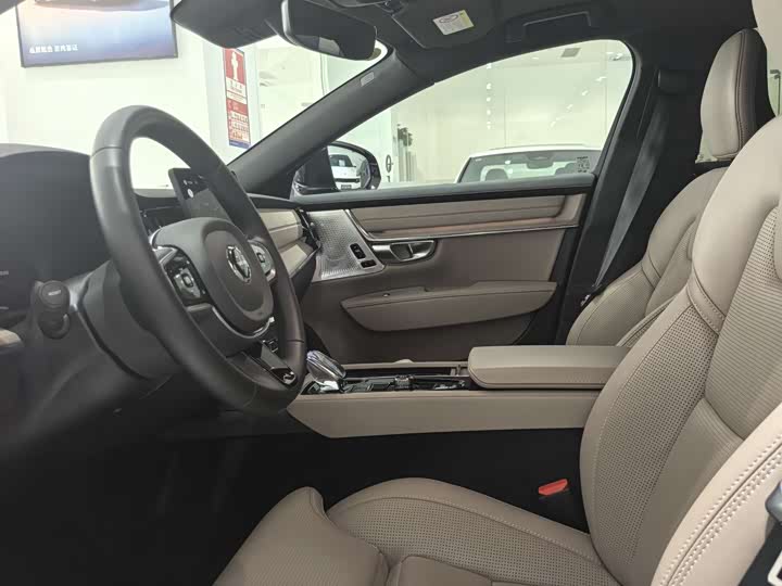 Volvo S90 Hybrid 2026 2026款 插电式混动 四驱长续航智雅豪华版