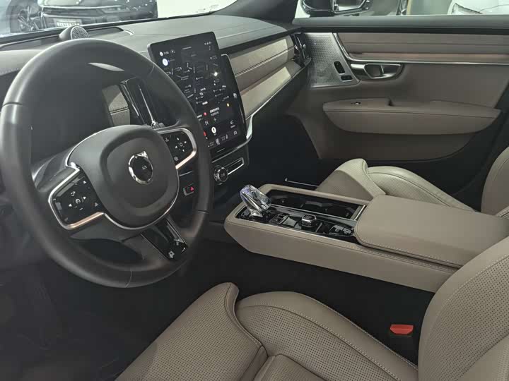 Volvo S90 Hybrid 2026 2026款 插电式混动 四驱长续航智雅豪华版