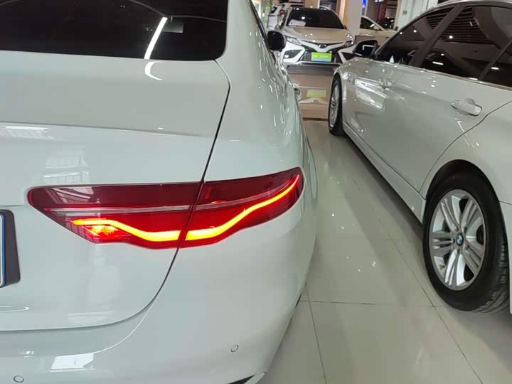 Zdjęcie 8 - Jaguar XE L