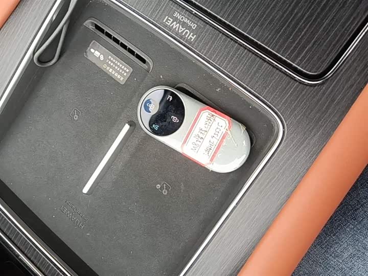 Aito M8 2025 2025款 增程 Max+版 53.4kWh 5座版 (192线激光雷达）