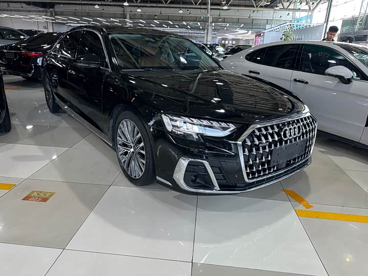 Zdjęcie 3 - Audi A8