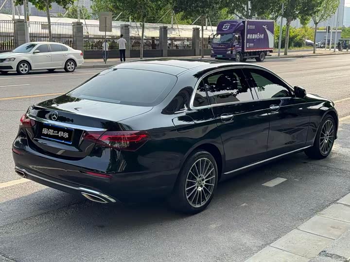 Фото 7 - Mercedes-Benz E-Class