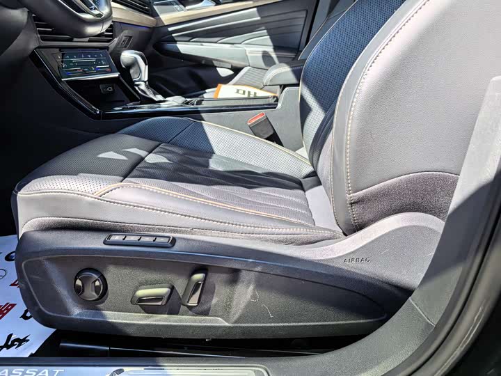 Фото 8 - Volkswagen Passat