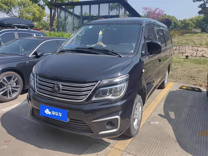 Dongfeng Forthing Lingzhi M5