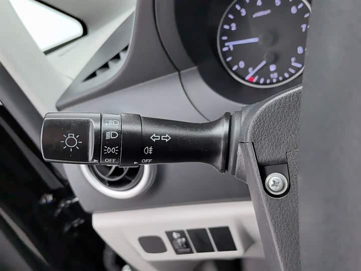 JAC Refine M3 2021 2021款 PLUS 1.8L 2座穿梭版
