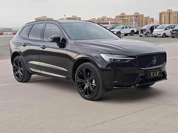 Volvo XC60 2026 2026款 B5 四驱智远极夜黑版