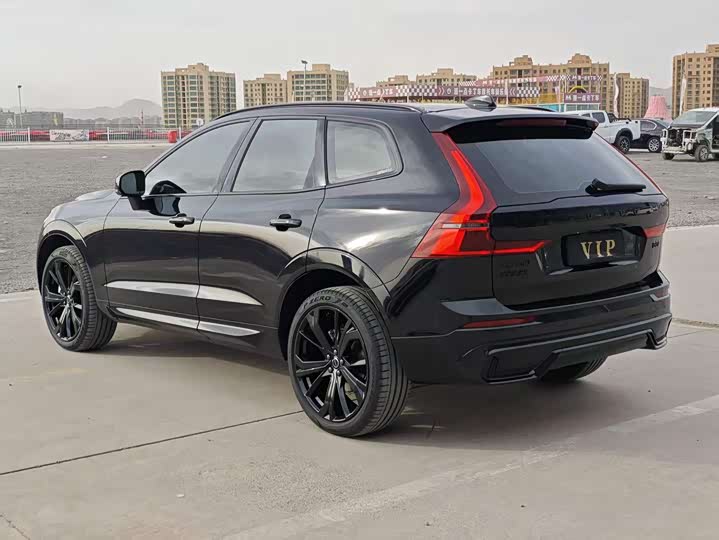 Volvo XC60 2026 2026款 B5 四驱智远极夜黑版