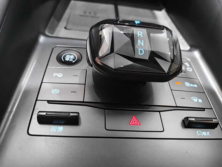 BYD Song L 2025 2025款 智驾版 602km 激光雷达四驱型