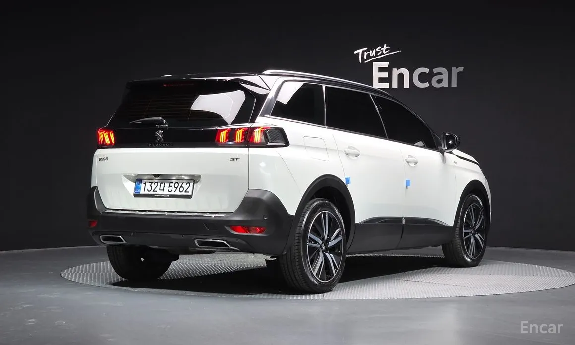 Фото 2 - Peugeot 5008