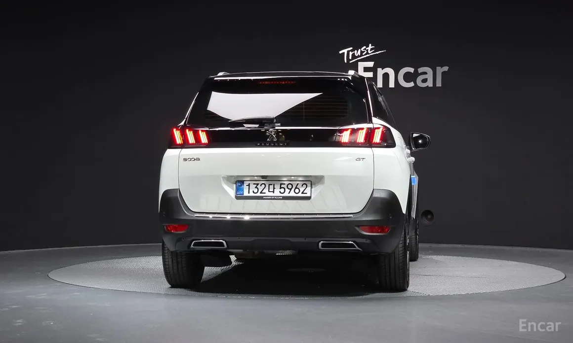 Фото 4 - Peugeot 5008
