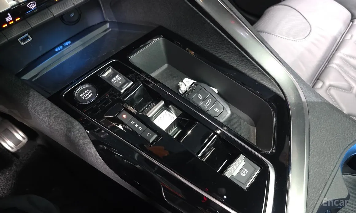 Фото 9 - Peugeot 5008