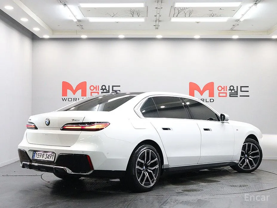 BMW 7 Series 2022 740i xDrive M Sport