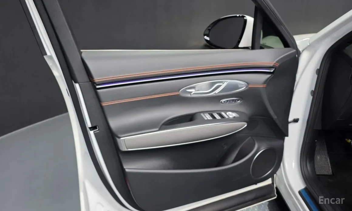 Фото 24 - Genesis GV70