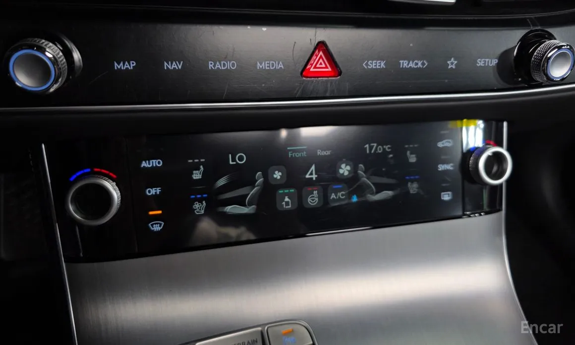 Фото 33 - Genesis GV70