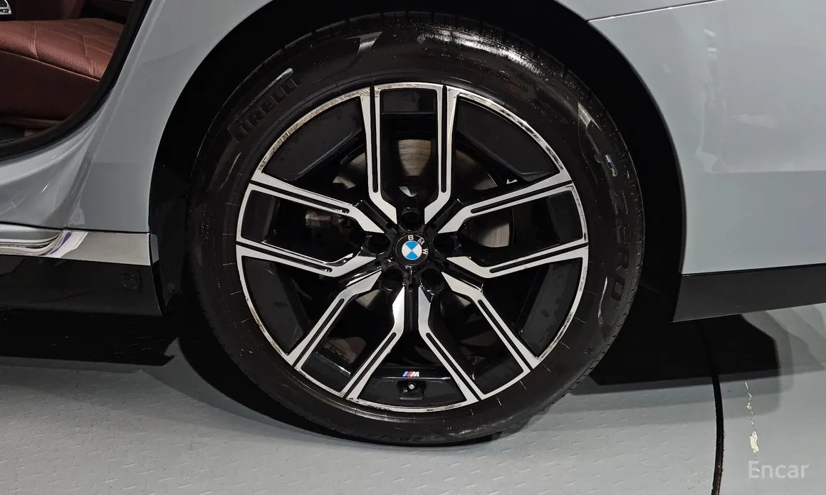 Фото 21 - BMW 7 Series