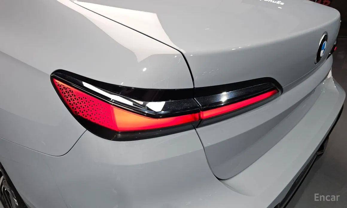 Фото 23 - BMW 7 Series