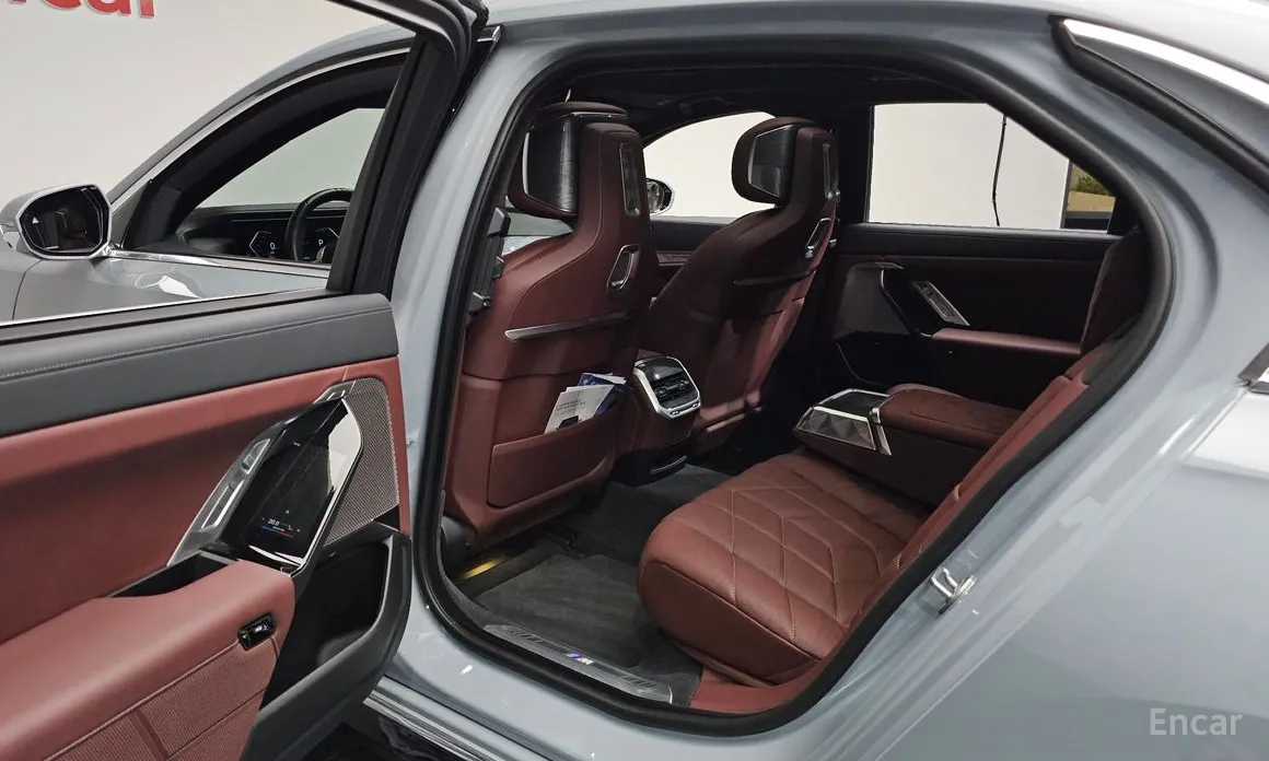Фото 26 - BMW 7 Series