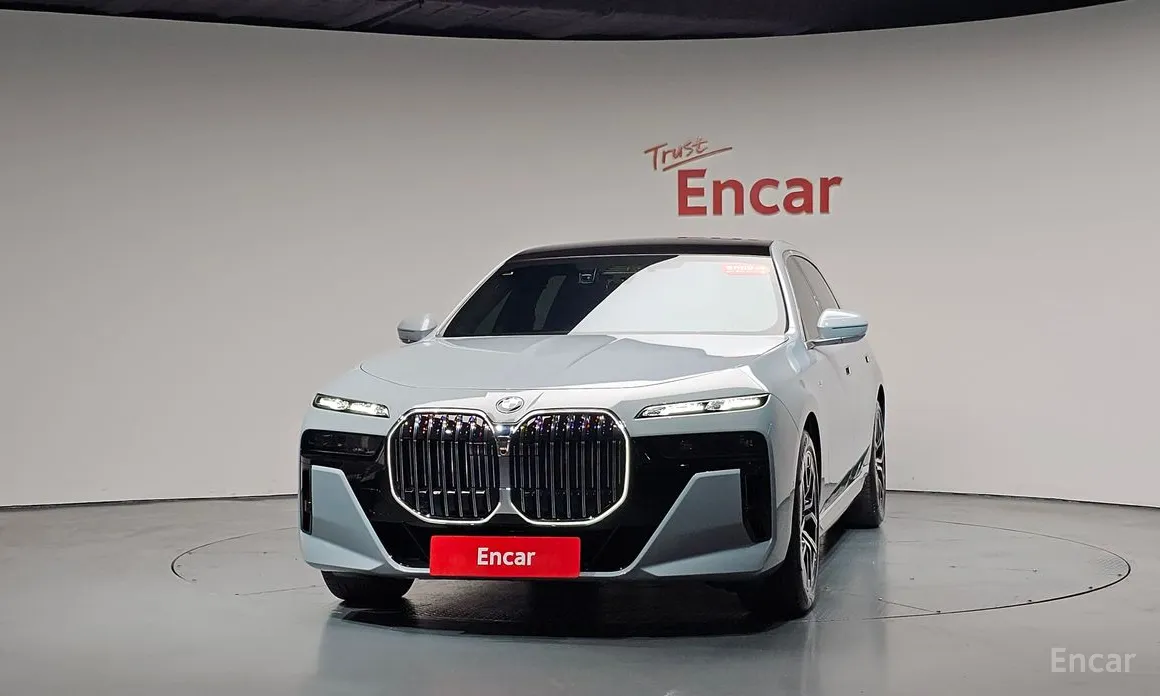 Фото 3 - BMW 7 Series