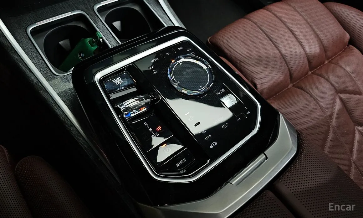 Фото 9 - BMW 7 Series