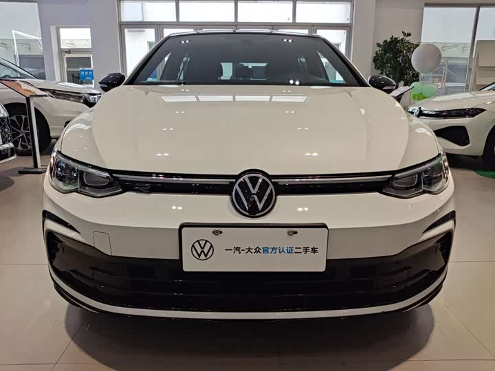 Фото 2 - Volkswagen Golf