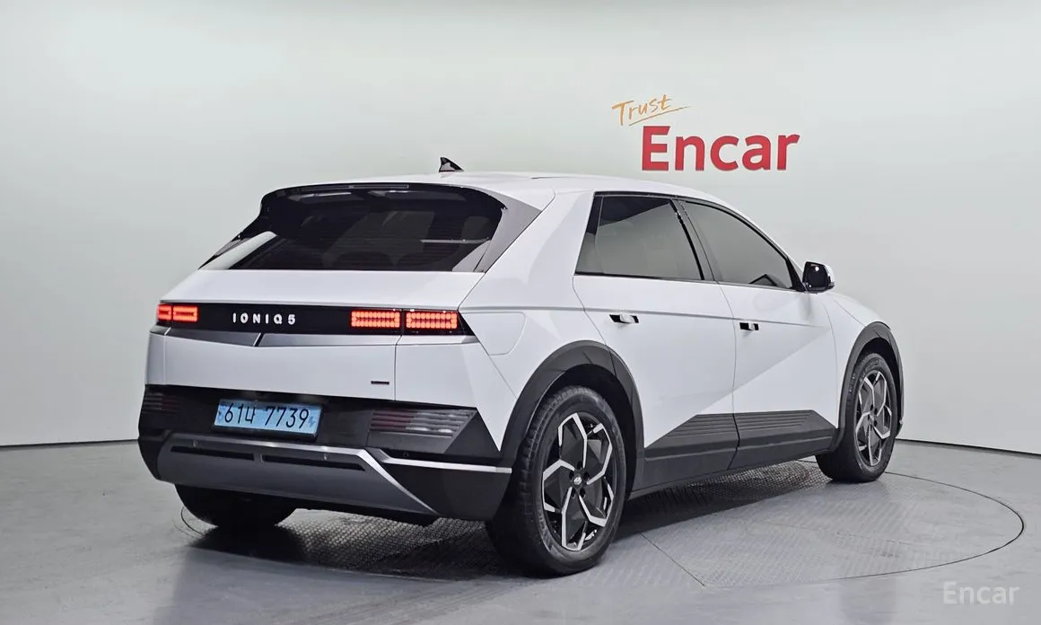 Photo 2 - Hyundai Ioniq 5