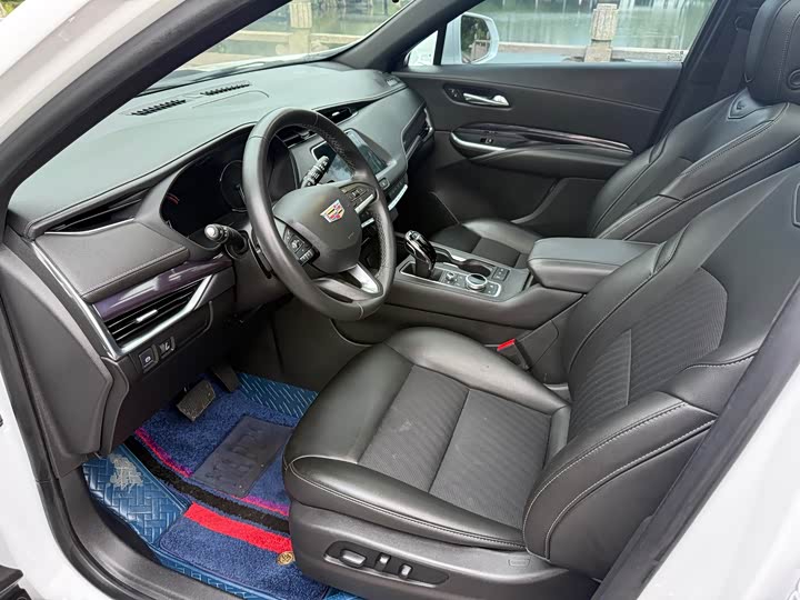 Фото 4 - Cadillac XT4