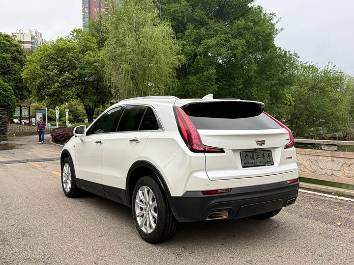 Фото 9 - Cadillac XT4