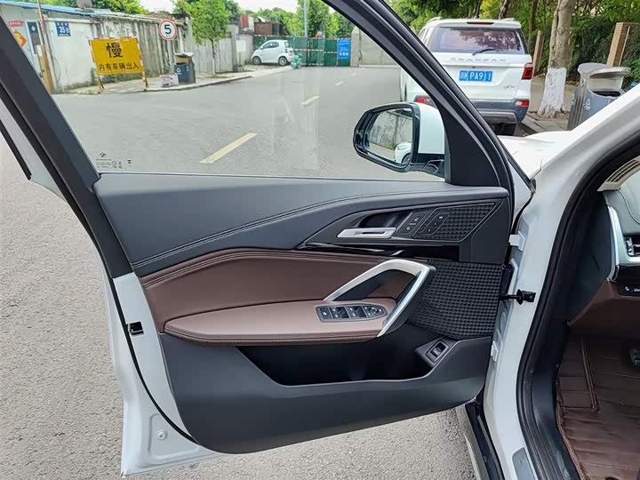 BMW iX1 2025 2025款 eDrive25L X设计套装