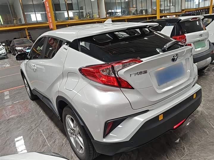 Toyota C-HR 2022 2022款 双擎 2.0L E-CVT舒适版
