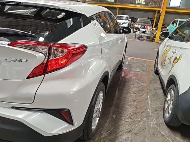 Toyota C-HR 2022 2022款 双擎 2.0L E-CVT舒适版