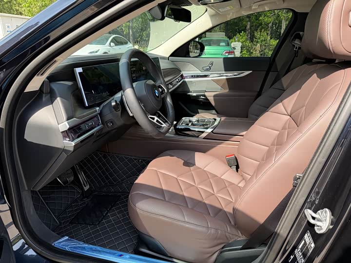 Фото 3 - BMW 7 Series