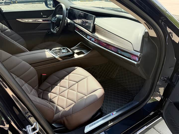 Фото 7 - BMW 7 Series
