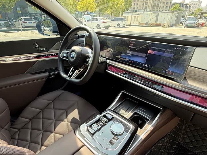 Фото 8 - BMW 7 Series